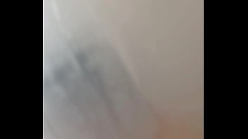 Grabandolo mientras se ducha y el no sabe