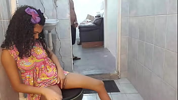 Leo ogro pegou gostosa de surpresa e fez anal