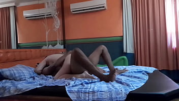 Casada curtiu carnaval sentando firme na piroca preta