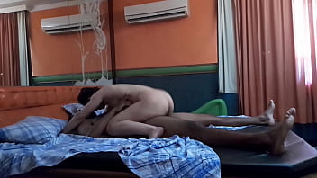 Casada curtiu carnaval sentando firme na piroca preta