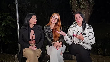 Fomos para a praça do mirante e fizemos uma bugunça deliciosa muitos machos sedentos para fuder e nós querendo putaria Fomos para a praça do mirante e fizemos uma bugunça deliciosa muitos machos sedentos para fuder e nós querendo putaria