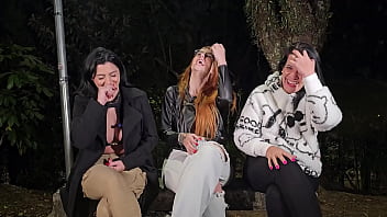 Fomos para a praça do mirante e fizemos uma bugunça deliciosa muitos machos sedentos para fuder e nós querendo putaria