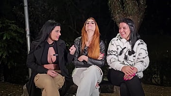 Fomos para a praça do mirante e fizemos uma bugunça deliciosa muitos machos sedentos para fuder e nós querendo putaria