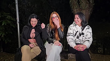 Fomos para a praça do mirante e fizemos uma bugunça deliciosa muitos machos sedentos para fuder e nós querendo putaria