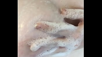 Masturbandome en la tina