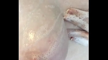 Masturbandome en la tina