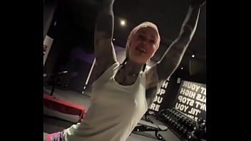 Challenge time how many pull ups can you do let me know in the comments i'm so excited to have a gym right around