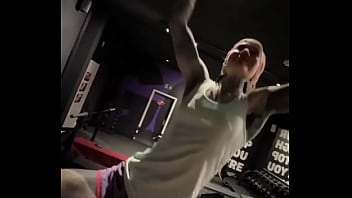 Challenge time how many pull ups can you do let me know in the comments i'm so excited to have a gym right around