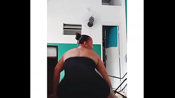 A safada do bairro rebolando