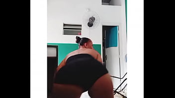 A safada do bairro rebolando