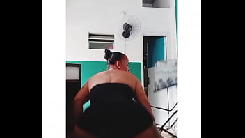 A safada do bairro rebolando