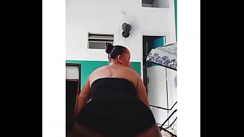 A safada do bairro rebolando