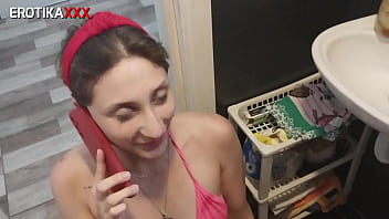 Sadira hotwife no banheiro da erotikaxxx corno chamando trailer