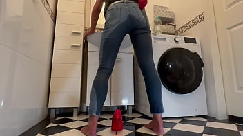 Desperate wetting my jeans and in my sexy red highheels and play with