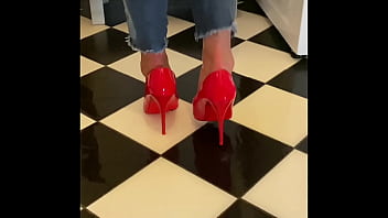 Desperate wetting my jeans and in my sexy red highheels and play with