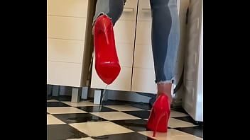 Desperate wetting my jeans and in my sexy red highheels and play with