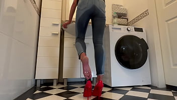 Desperate wetting my jeans and in my sexy red highheels and play with