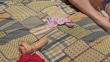 Sensual baile con los pies y consolador