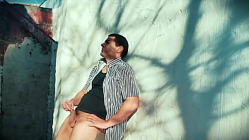 Outdoor sexy masturbación disfrutando del aire gran dick