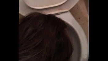 Esclave f la pissotiere