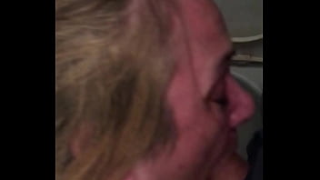 Esclave f la pissotiere