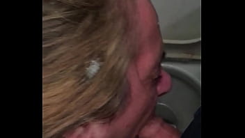 Esclave f la pissotiere