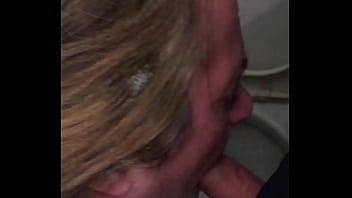 Esclave f la pissotiere