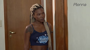 Eu não resisti ouvir meu novo vizinho batendo punheta e fui ajudar