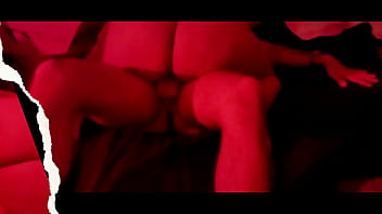 Garota safada faz orgia sem camisinha com 4 amigos ao som de funk e luz vermelha