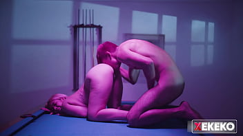 Mi vecina venezolana de enormes tetas se deja follar a cambio de tomarle unas buenas fotos