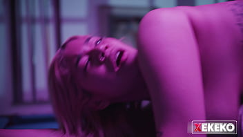 Mi vecina venezolana de enormes tetas se deja follar a cambio de tomarle unas buenas fotos