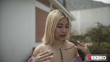 Mi vecina venezolana de enormes tetas se deja follar a cambio de tomarle unas buenas fotos