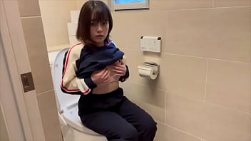 【女子◯生のトイレオナニー】我慢できなくなってト◯レでオナニーしてしまう女子◯生。 【女子◯生のトイレオナニー】我慢できなくなってト◯レでオナニーしてしまう女子◯生。