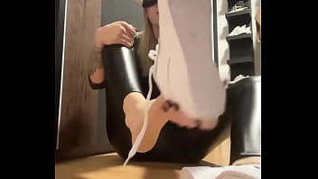 Hello #feetworld #fetish #feet #leatherove #nylon #nylonfeet #nylonfetısh girl #socksfetish #so