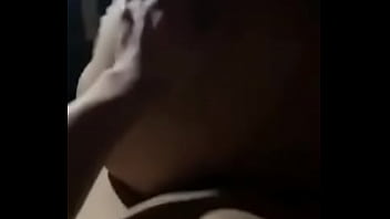 热亚洲青少年独自在房子搞砸通过邻居 thumbnail