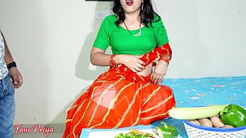 Priya Bhahbi Flirts Enjoying Devar And With Cucumber And Fucked Hard In Closeup In Hindi Audio thumbnail