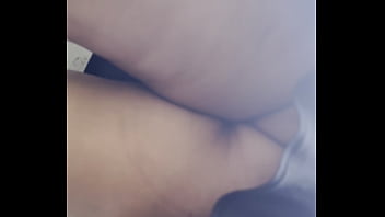 Mi suegra me pilla viéndole el culo y termina con mi leche adentro