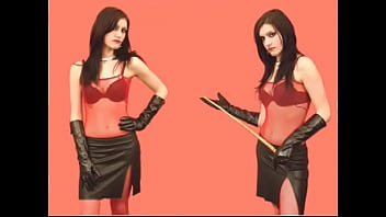 Le due mistress eseguono una lunga e sofferta dominazione su