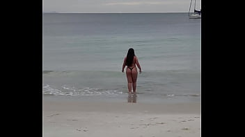 Brincadeiras pela cidade se exibindo em público pelas ruas e pela praia com final feliz vídeo completo no red