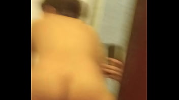 Casi me vengo adentro de la chica de la limpieza