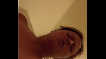 Casi me vengo adentro de la chica de la limpieza