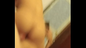 Casi me vengo adentro de la chica de la limpieza