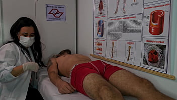 Enfermeira fica excitada com ereção do paciente