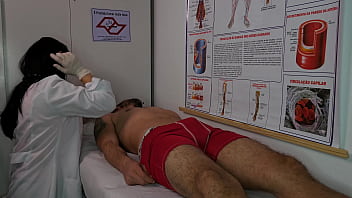 Enfermeira fica excitada com ereção do paciente