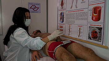 Enfermeira fica excitada com ereção do paciente