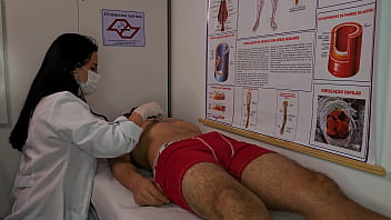 Enfermeira fica excitada com ereção do paciente