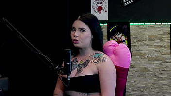 Safada faz stripper e tira a roupa depois de falar que traiu o namorado com dezesseis pessoas em uma balada kalyca watch sheer red