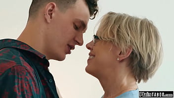 Things Have Been Akward Between Busty Stepmom Dee Williams And Her Stepson Ever Since He Tried To Fuck Herbut Maybe They Should To Make Things Normal thumbnail