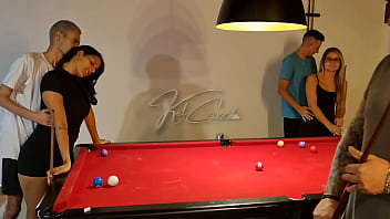 Apostamos com as meninas na sinuca que quem perdessem teria que pagar um castigo o delas foi dar pra nós Apostamos com as meninas na sinuca que quem perdessem teria que pagar um castigo o delas foi dar pra nós