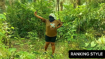 A strange love making while taking pictures